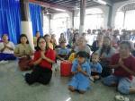 ทำบุญตักบาตร รักษาศีล ที่วัดหัวสำโรง
